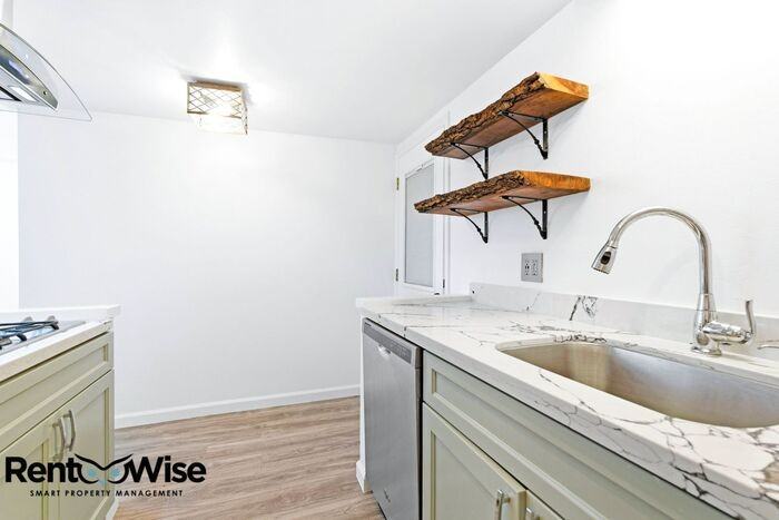 133 Caine Ave #A - Photo 6 of 28