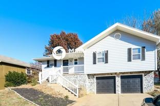 801 Ne Lyon Dr - Photo 1 of 1