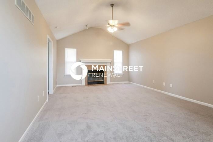 801 Ne Lyon Dr - Photo 5 of 17