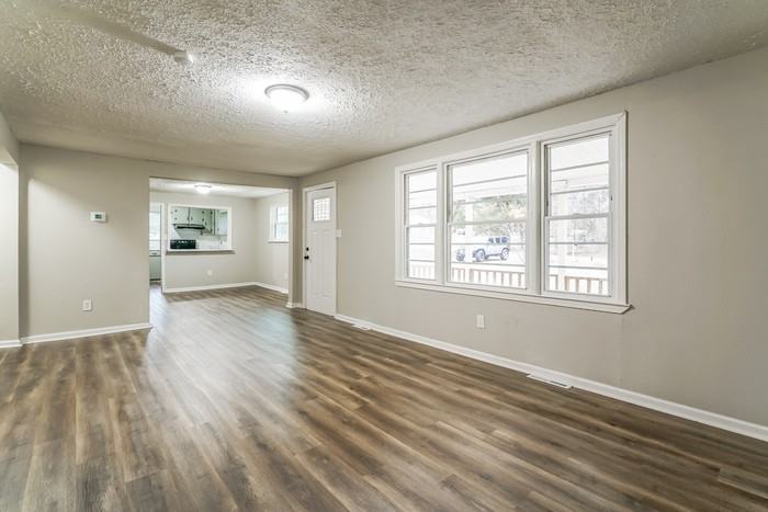 105 Weathington Rd Sw - Photo 4 of 10