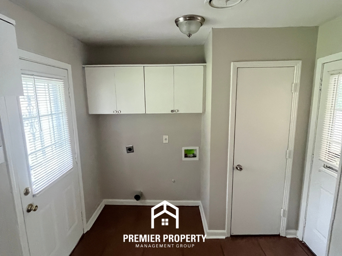3391 Boxdale St - Photo 7 of 18
