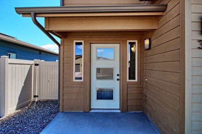 380 White River Dr - Photo 3 of 30