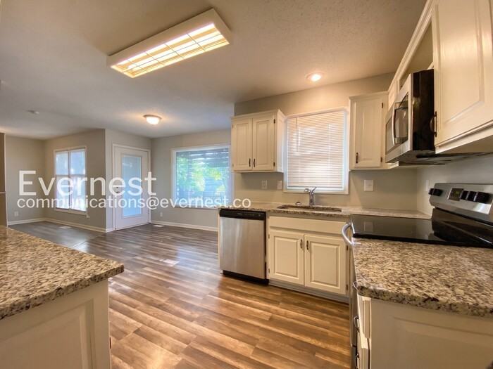 1810 E 154th St - Photo 5 of 37