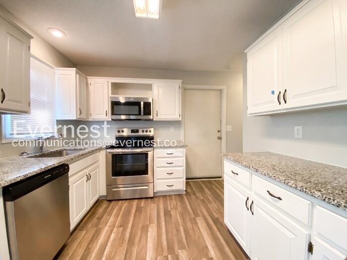 1810 E 154th St - Photo 6 of 37