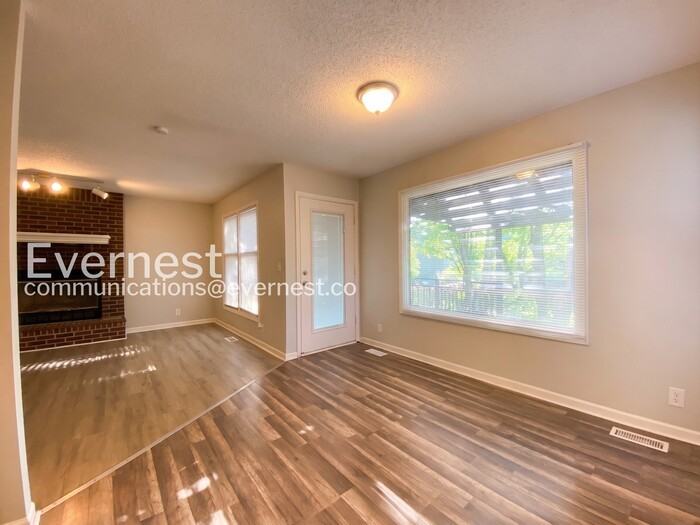 1810 E 154th St - Photo 7 of 37