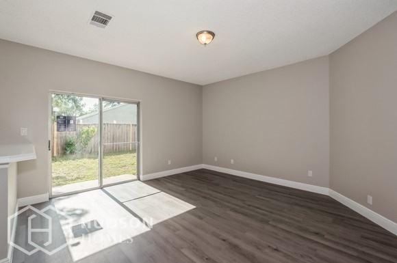 11220 Huxley Ave - Photo 7 of 17