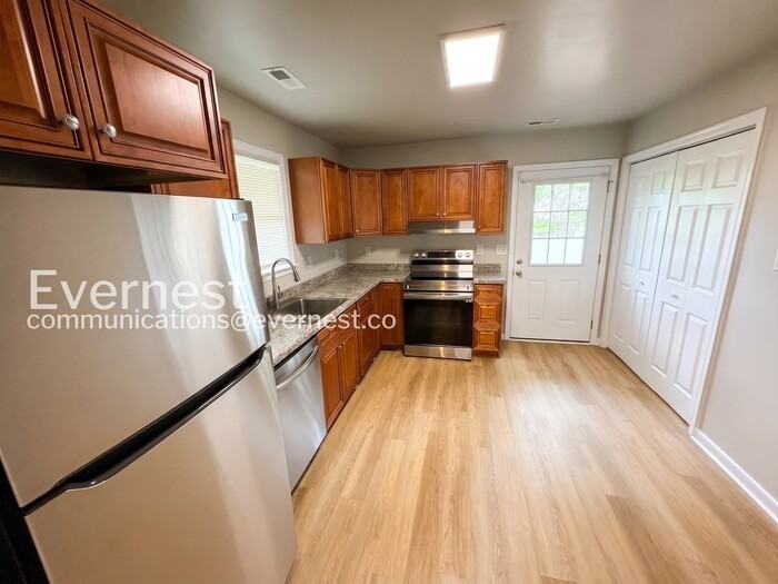 15801 Meridian Ave - Photo 2 of 13