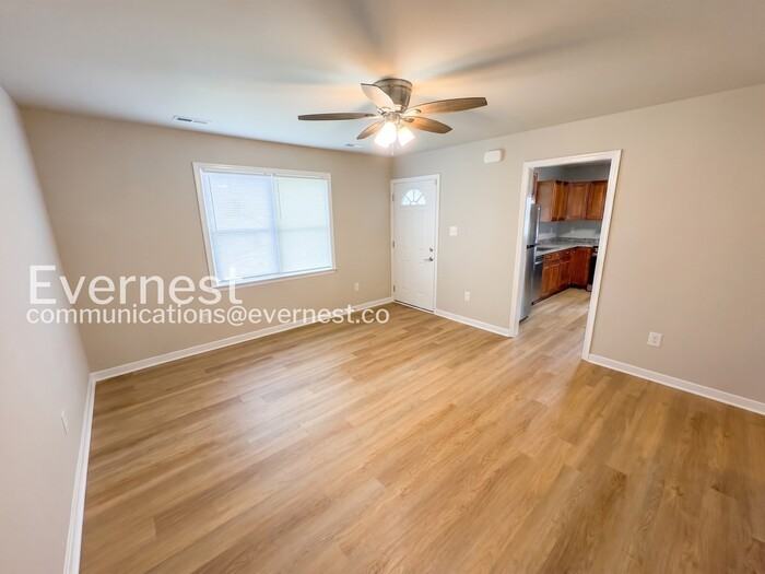 15801 Meridian Ave - Photo 3 of 13