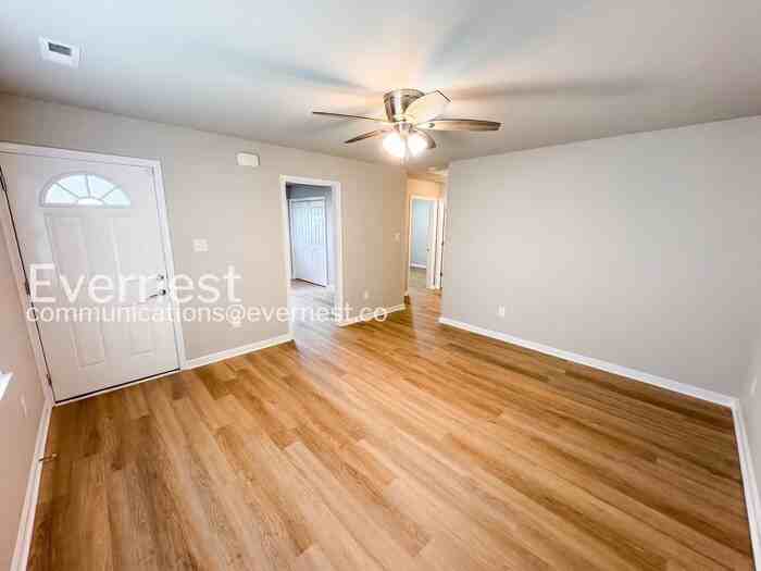 15801 Meridian Ave - Photo 4 of 13