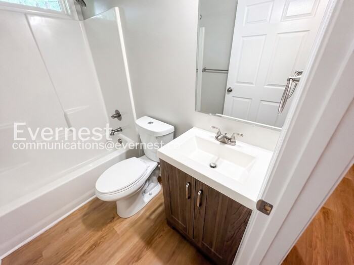 15801 Meridian Ave - Photo 6 of 13