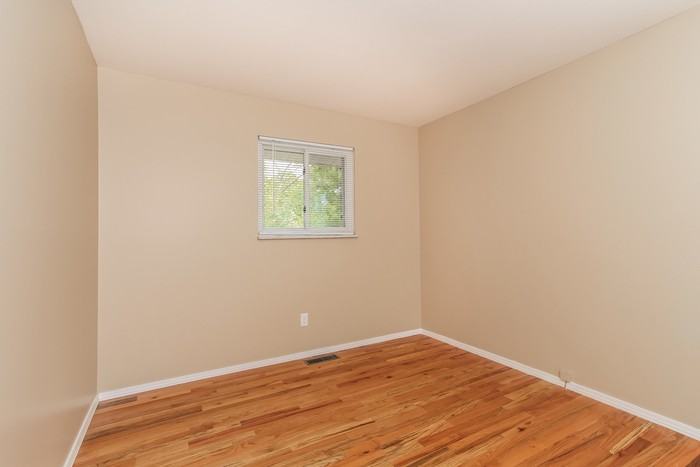 11374 Geneva Rd - Photo 6 of 10