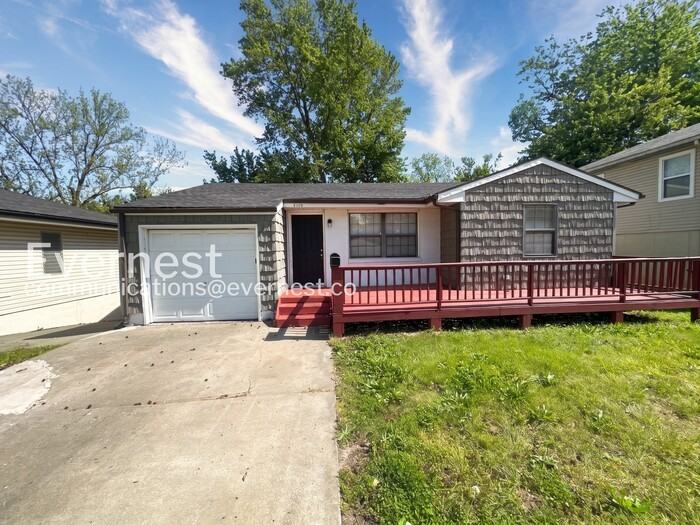 8109 Ne 51st St - Photo 2 of 30