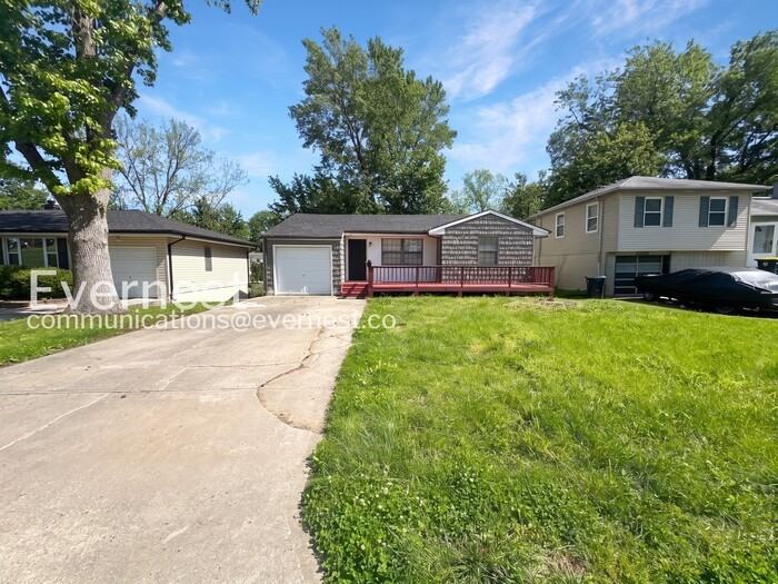 8109 Ne 51st St - Photo 3 of 30