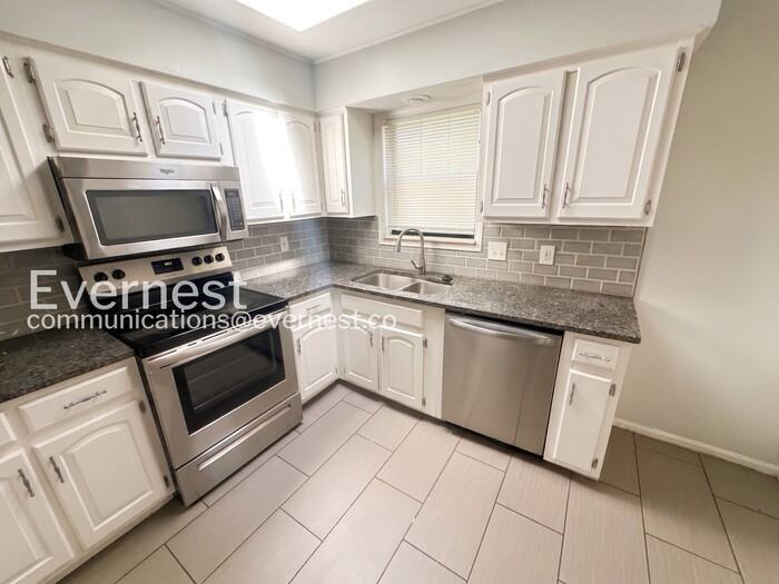 8109 Ne 51st St - Photo 4 of 30