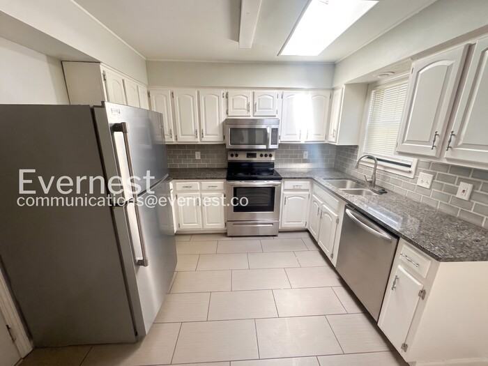 8109 Ne 51st St - Photo 5 of 30