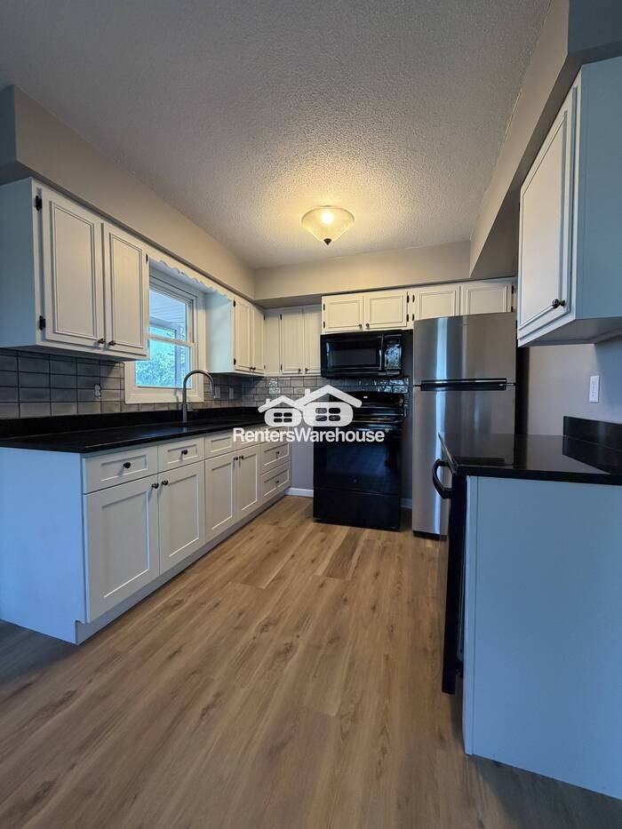 585 Cottage Ave W - Photo 3 of 29
