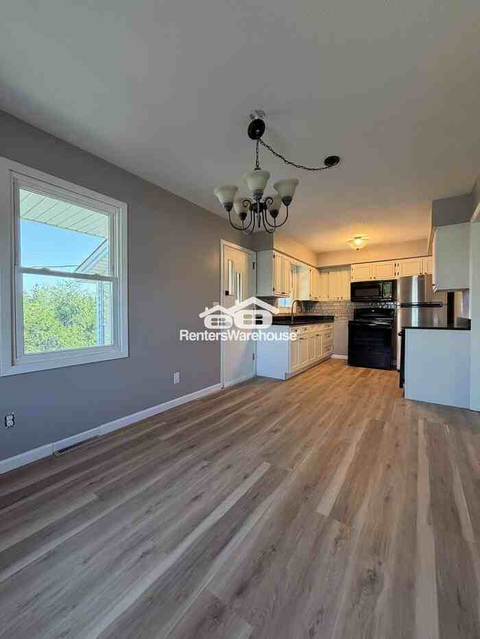 585 Cottage Ave W - Photo 4 of 29