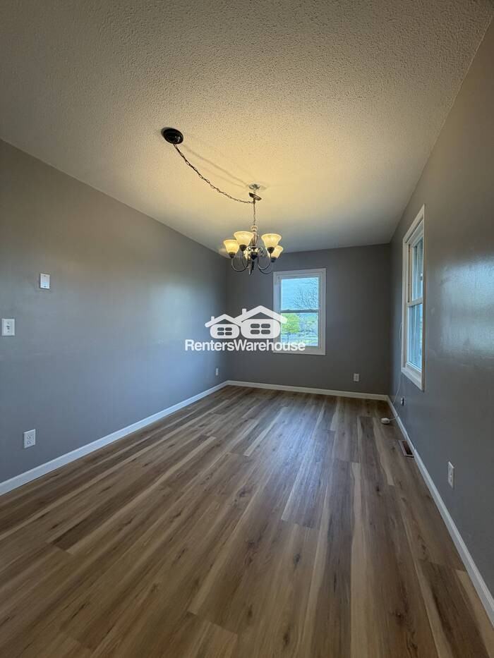 585 Cottage Ave W - Photo 5 of 29
