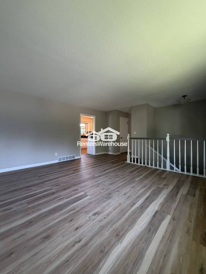 585 Cottage Ave W - Photo 6 of 29
