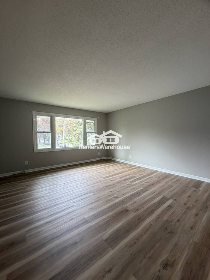585 Cottage Ave W - Photo 7 of 29