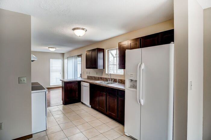 2941 Badger Dr - Photo 4 of 11