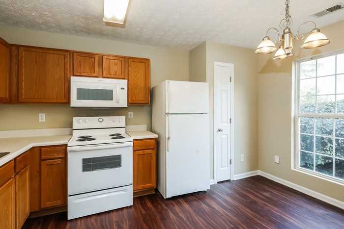 3326 Waldrop Trl - Photo 7 of 15