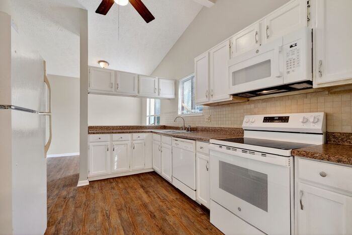 8134 Old Prairie Ct - Photo 7 of 26