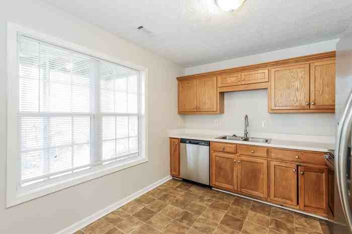 195 Wynnmeade Pkwy - Photo 7 of 17