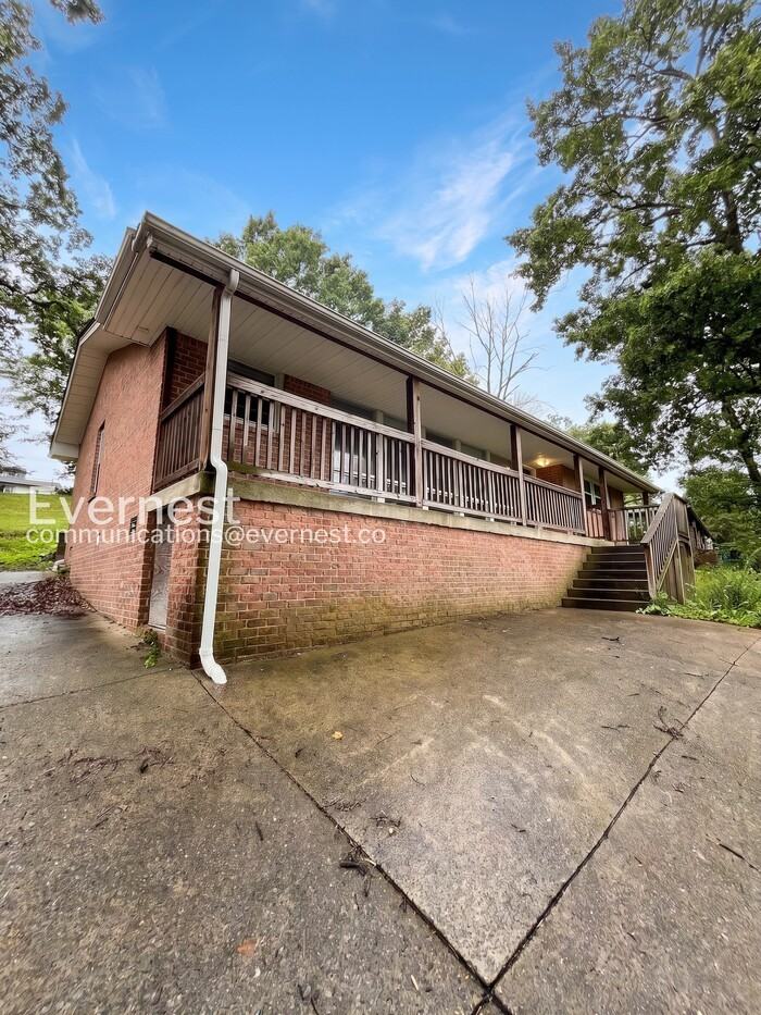 405 Cedarvalley Dr - Photo 2 of 28