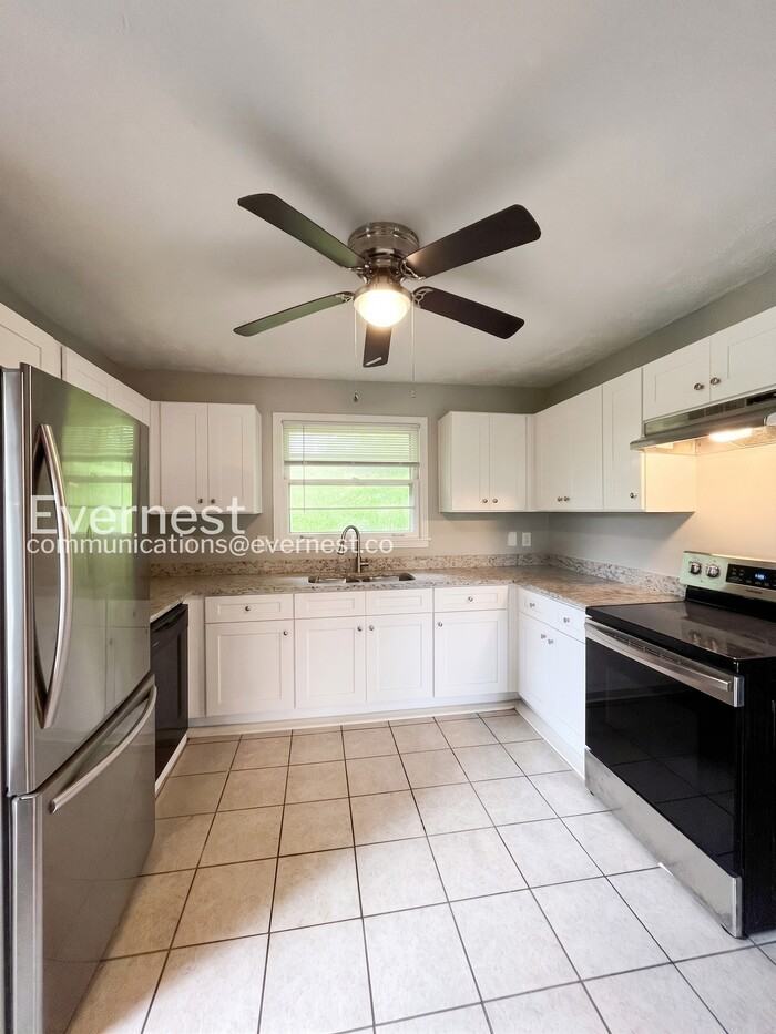 405 Cedarvalley Dr - Photo 5 of 28