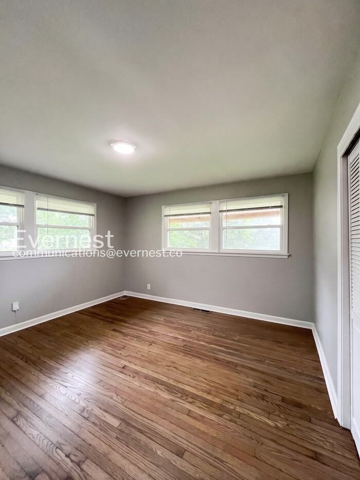 405 Cedarvalley Dr - Photo 7 of 28