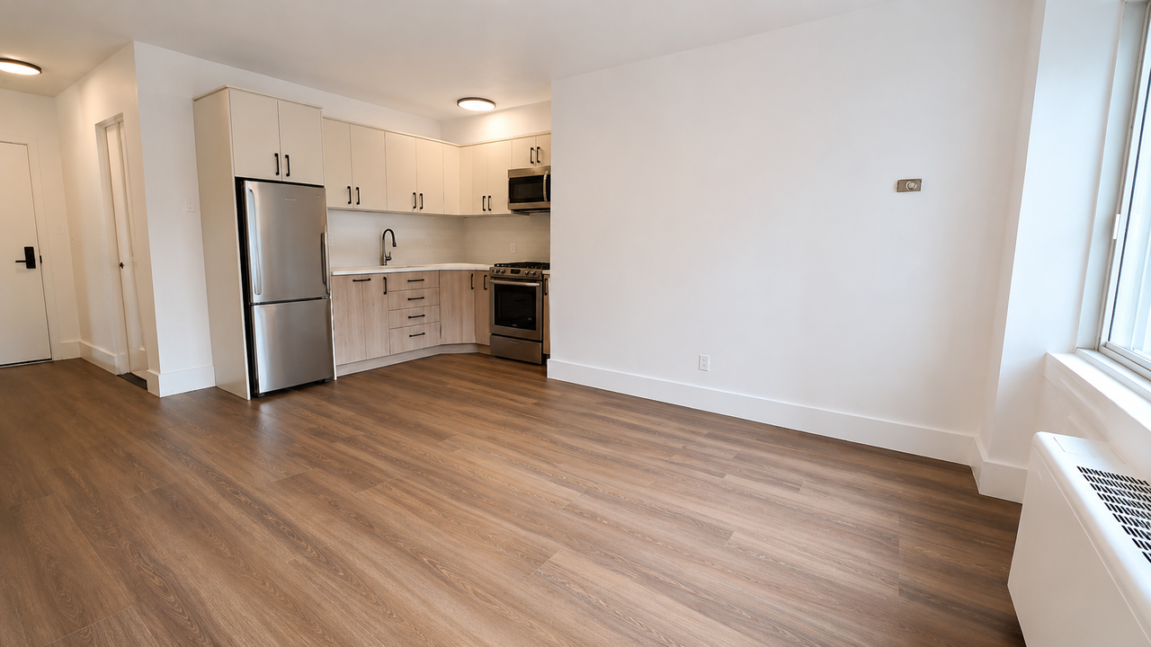 3433 Rue Durocher #404 - Photo 3 of 9