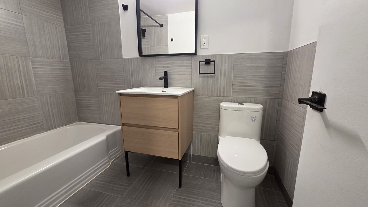 3433 Rue Durocher #404 - Photo 5 of 9