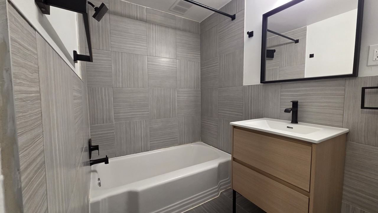 3433 Rue Durocher #404 - Photo 6 of 9