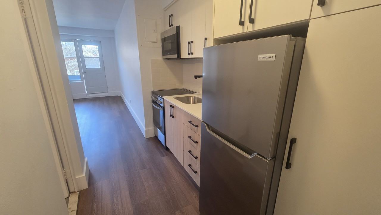 3433 Rue Durocher #302 - Photo 5 of 10
