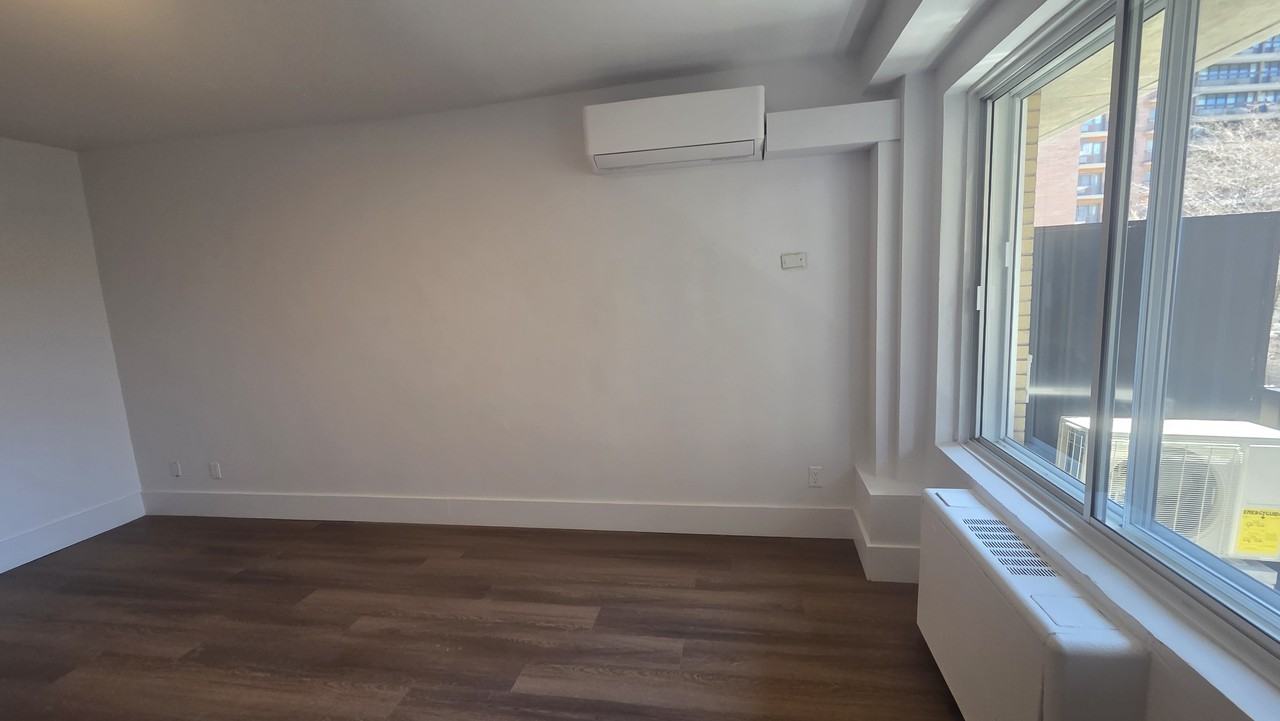 3433 Rue Durocher #302 - Photo 6 of 10