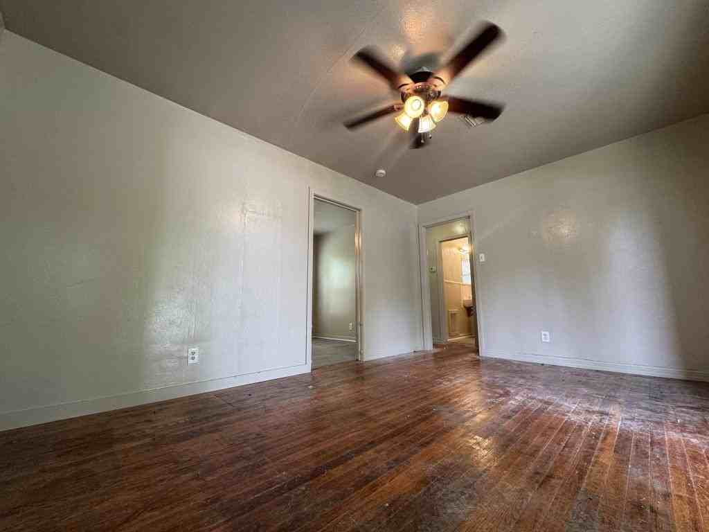 1511 S 11th St - Photo 2 of 6