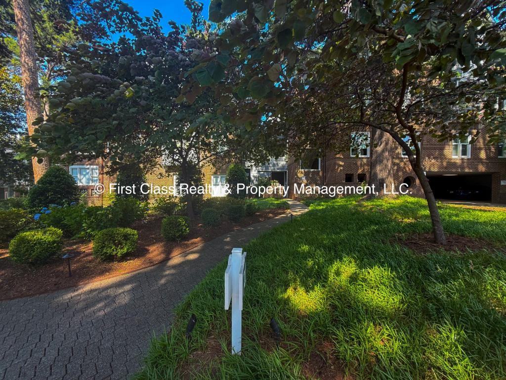 741 Bishops Park Dr - Photo 2 of 6