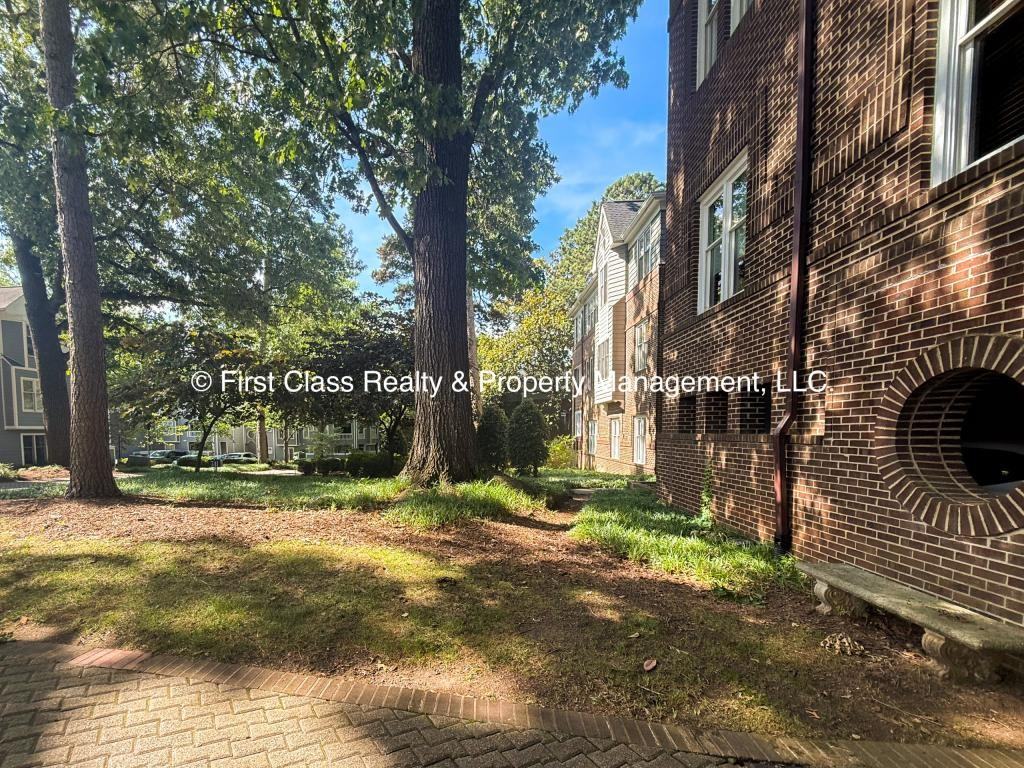 741 Bishops Park Dr - Photo 4 of 6