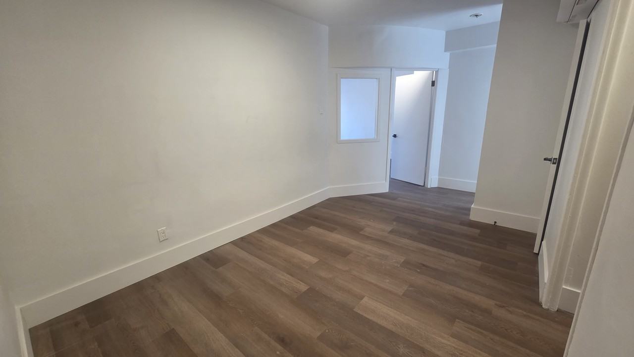 3433 Rue Durocher #108 - Photo 2 of 14