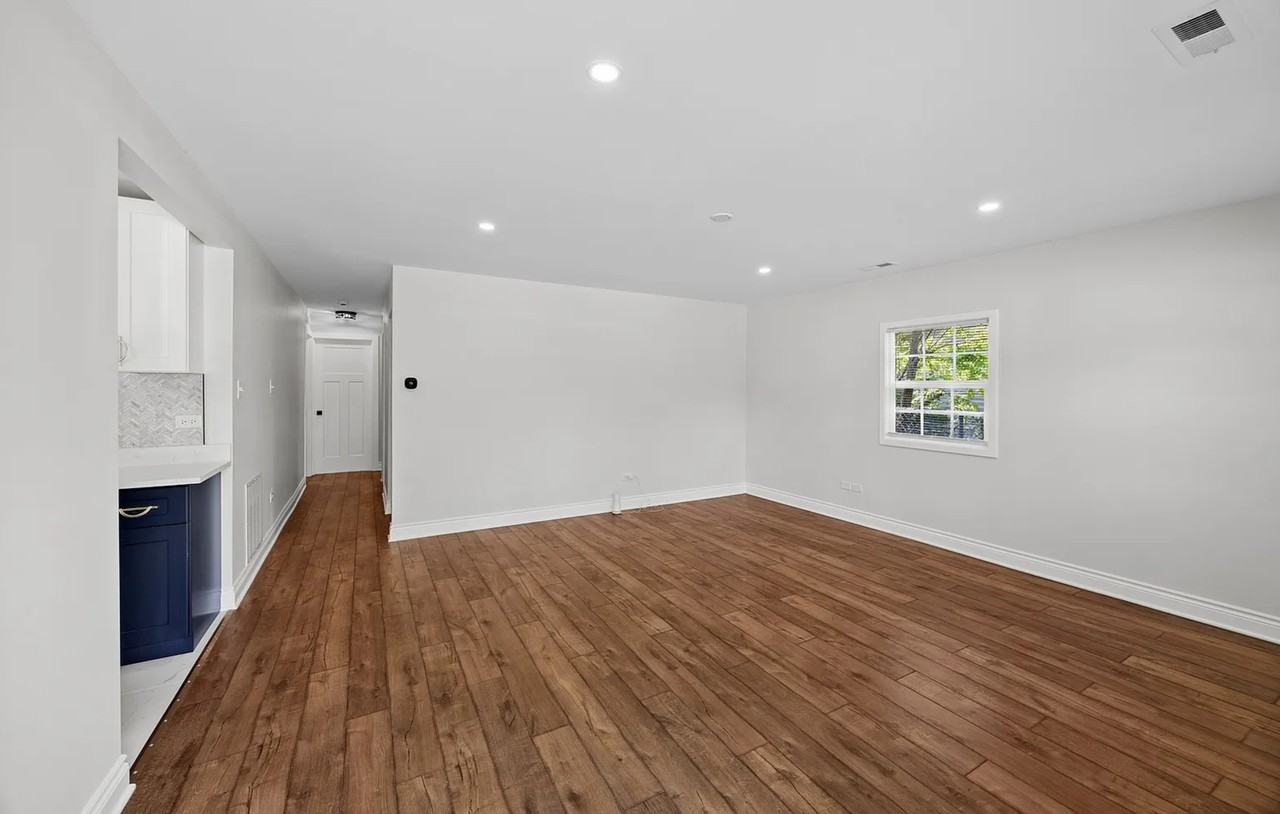 570 Andover St #1 - Photo 3 of 10