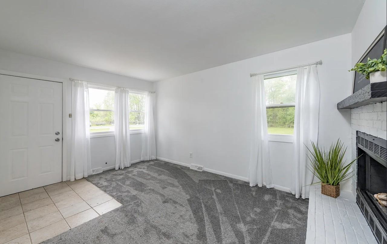 40525 N Marcus St #1 - Photo 2 of 9