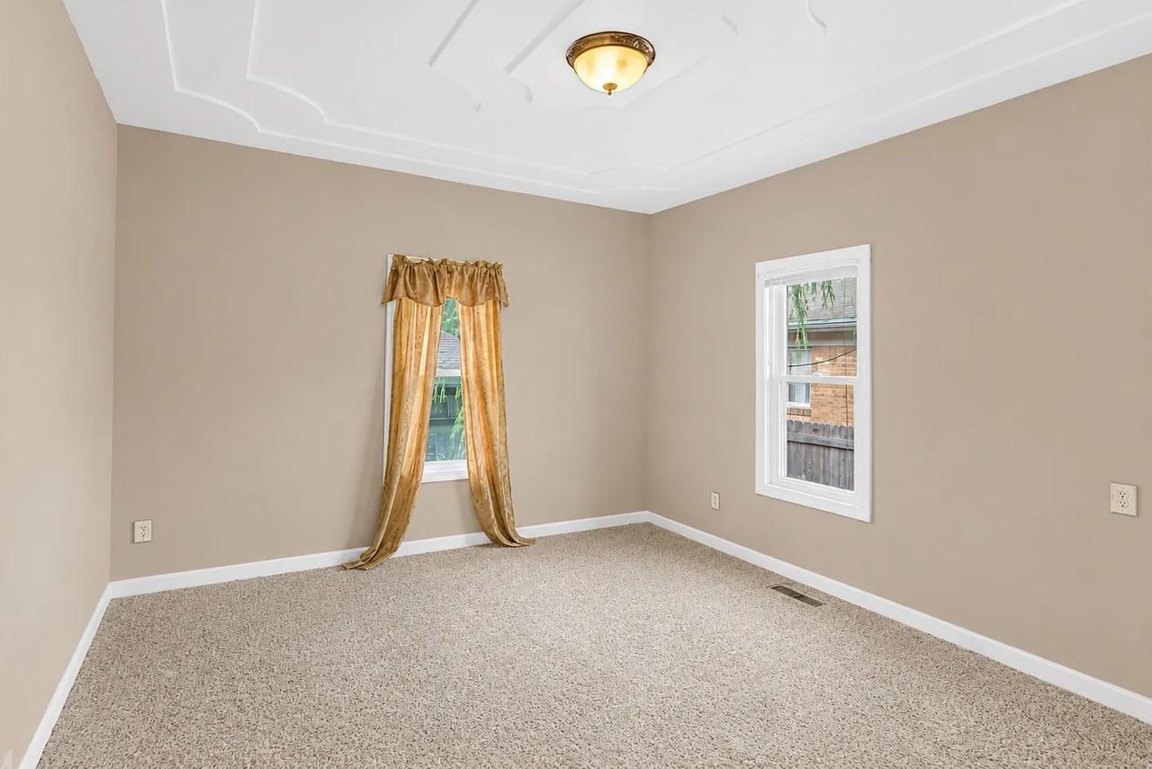 1002 W Marion St #1 - Photo 5 of 10