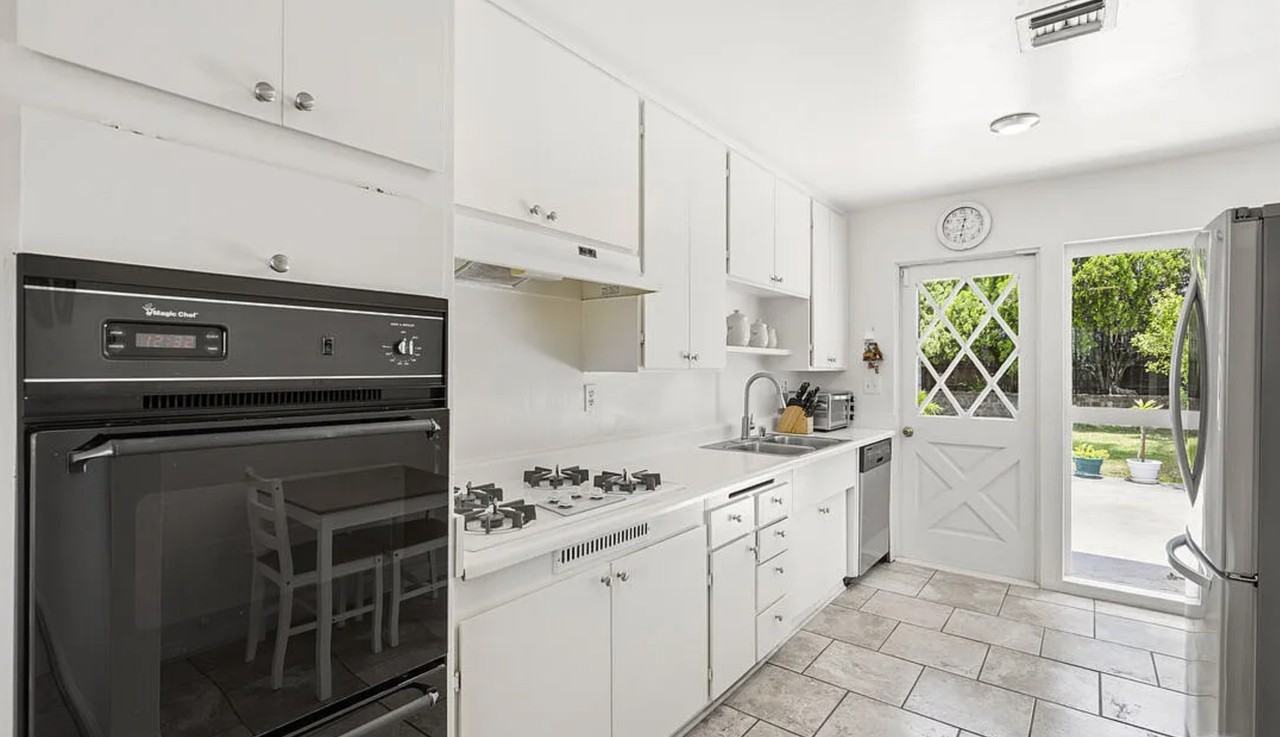 16901 Simonds St #1 - Photo 3 of 7