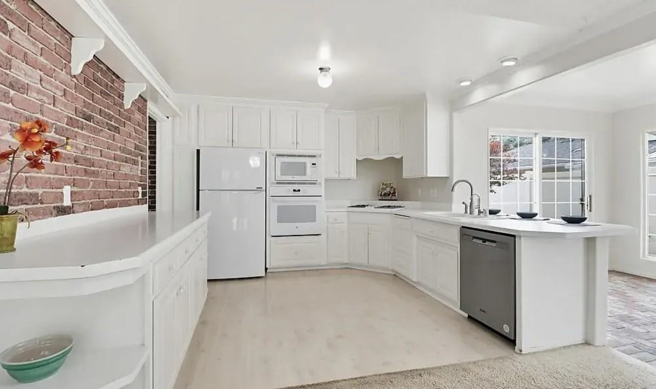 1362 Saddleview Ct #1 - Photo 3 of 10
