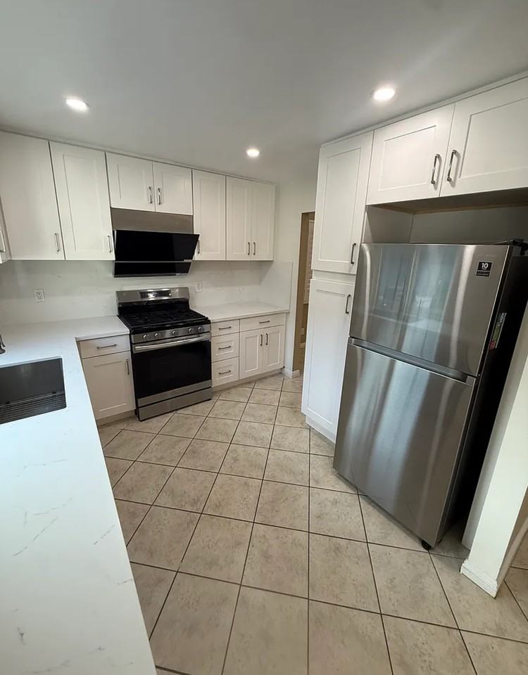 1427 Marigold St #1 - Photo 4 of 10