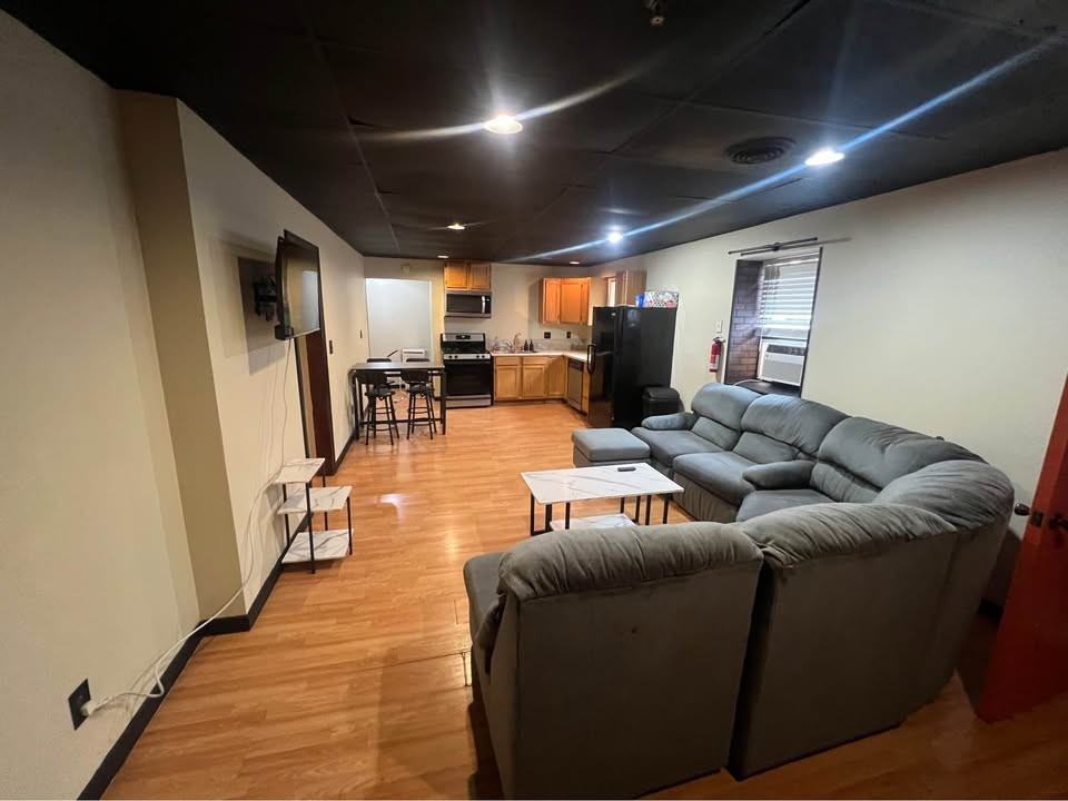 201 Walnut St - Photo 3 of 7