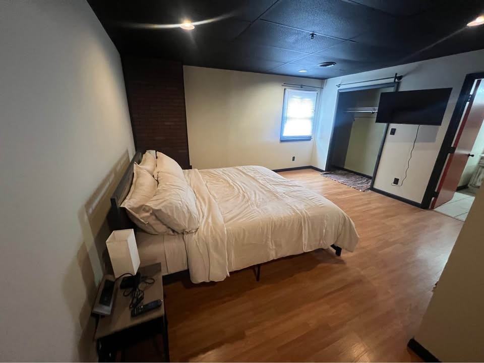 201 Walnut St - Photo 5 of 7