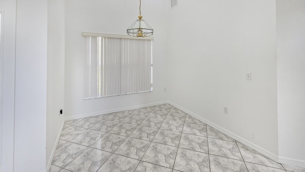 408 Eagle Dr #408 - Photo 3 of 21
