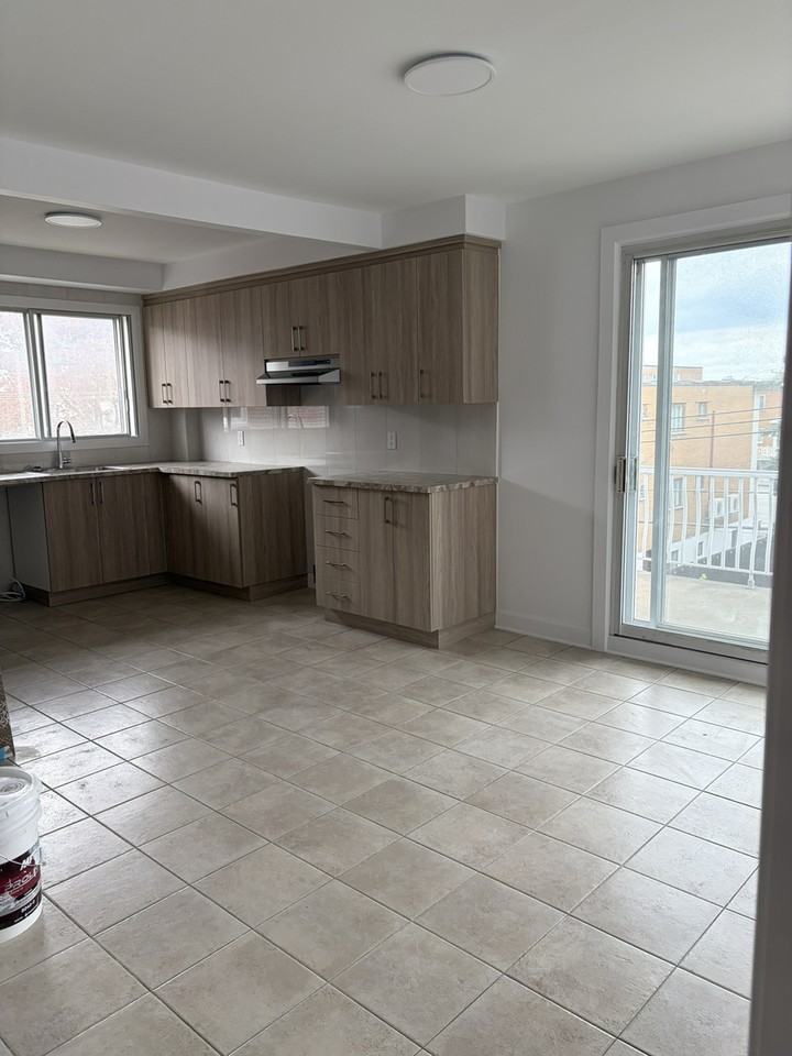 8427 Rue de Pontmain - Photo 2 of 12